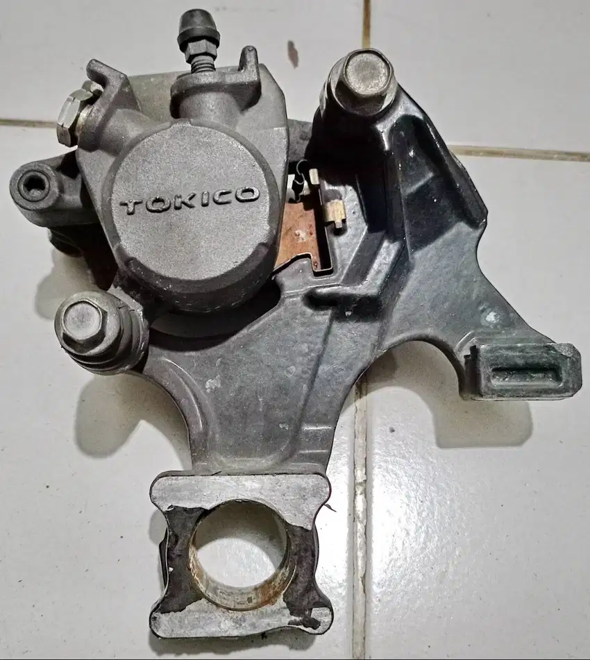 Kaliper Rem Belakang Tokico + Braket Dari Moge Suzuki GSX-R600