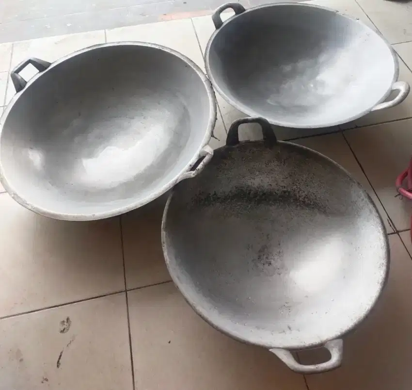 Dijual Wajan/penggorengan jumbo, piring, gelas