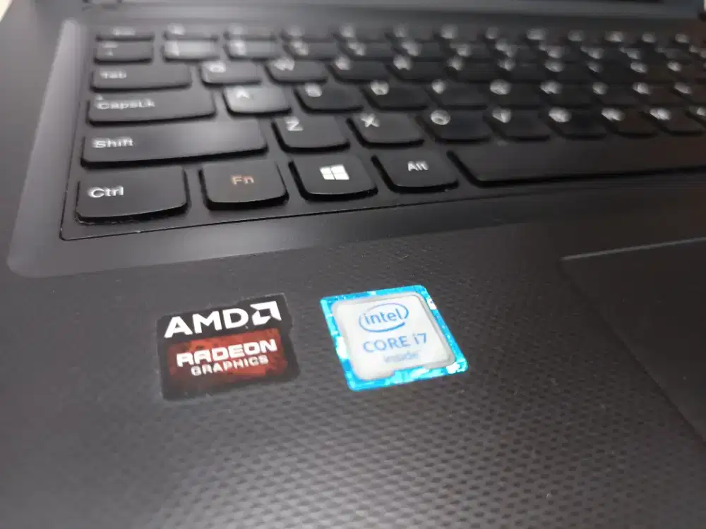 Lenovo ideapad core i7-6500U ssd 256gb,ram 8gb,grapic mumpuni