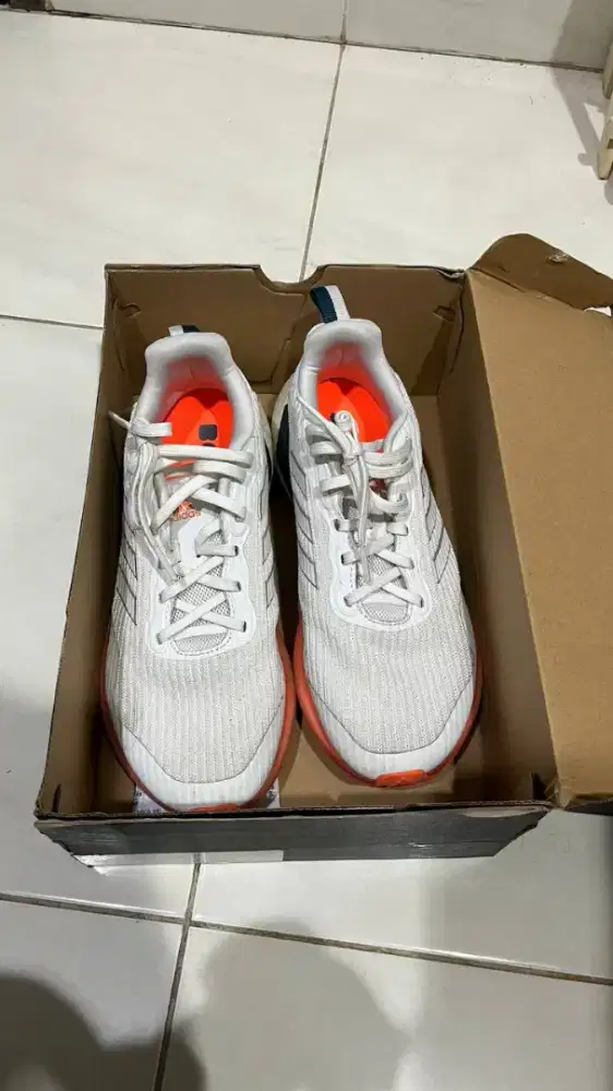 DIJUAL NEGO ADIDAS SEPATU LARI ALPHALAVA UK.40