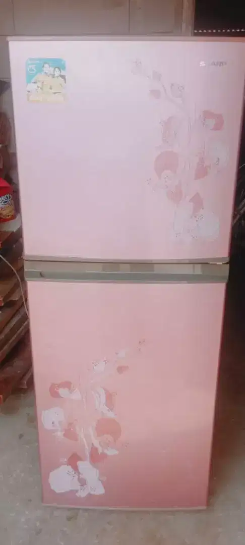 Di jual cepat hari ini ya kulkas Sharp 2 pintu siap pakai