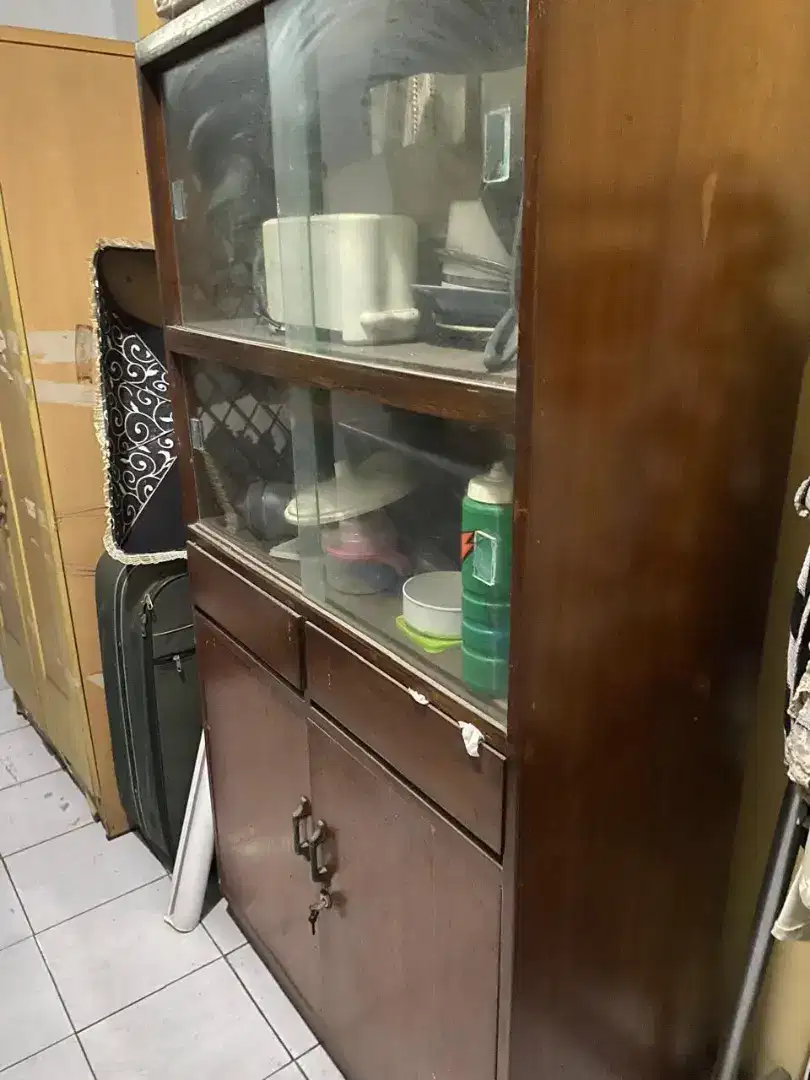 Lemari dapur antik