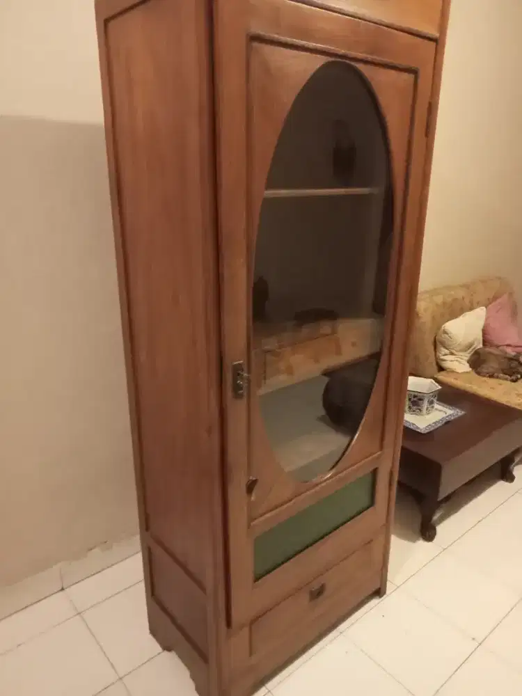 Lemari kayu jati kuno