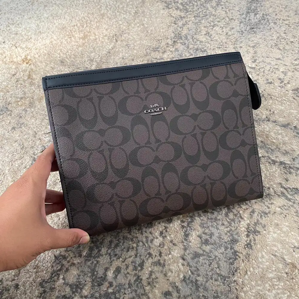 Clutch coach / handbag coach