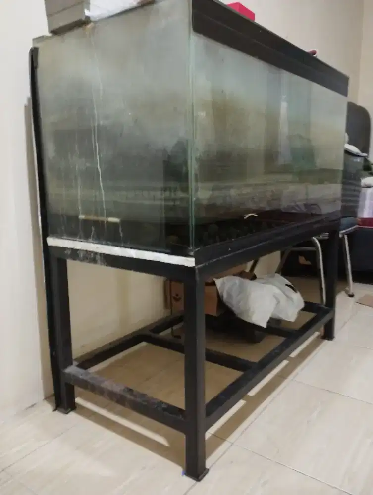 Aqurium dan Meja besi