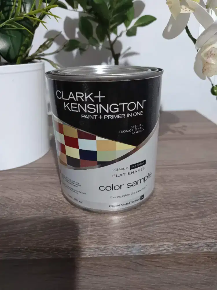 Cat dasar Clark+Kensington