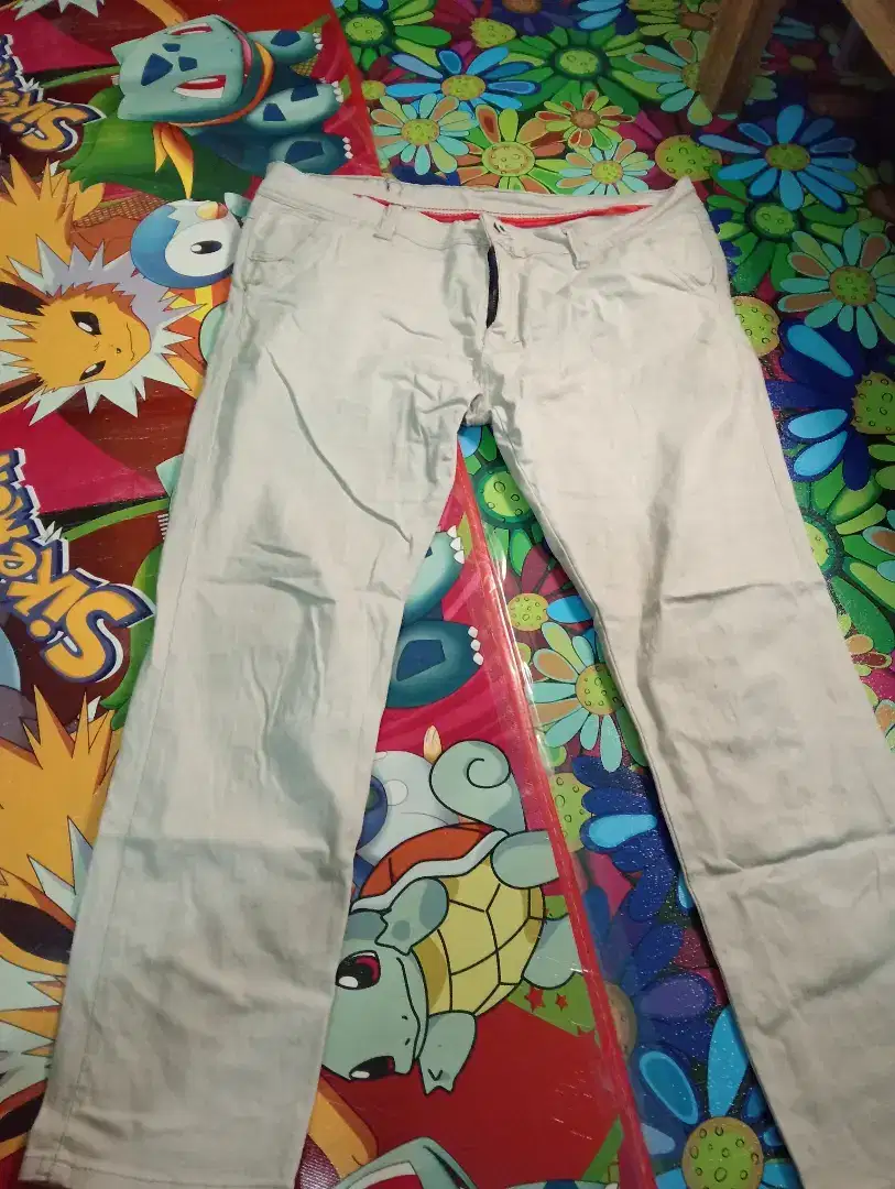 Dijual celana chinno cream pria,size 33/34,lokasi cawang,masih bagus