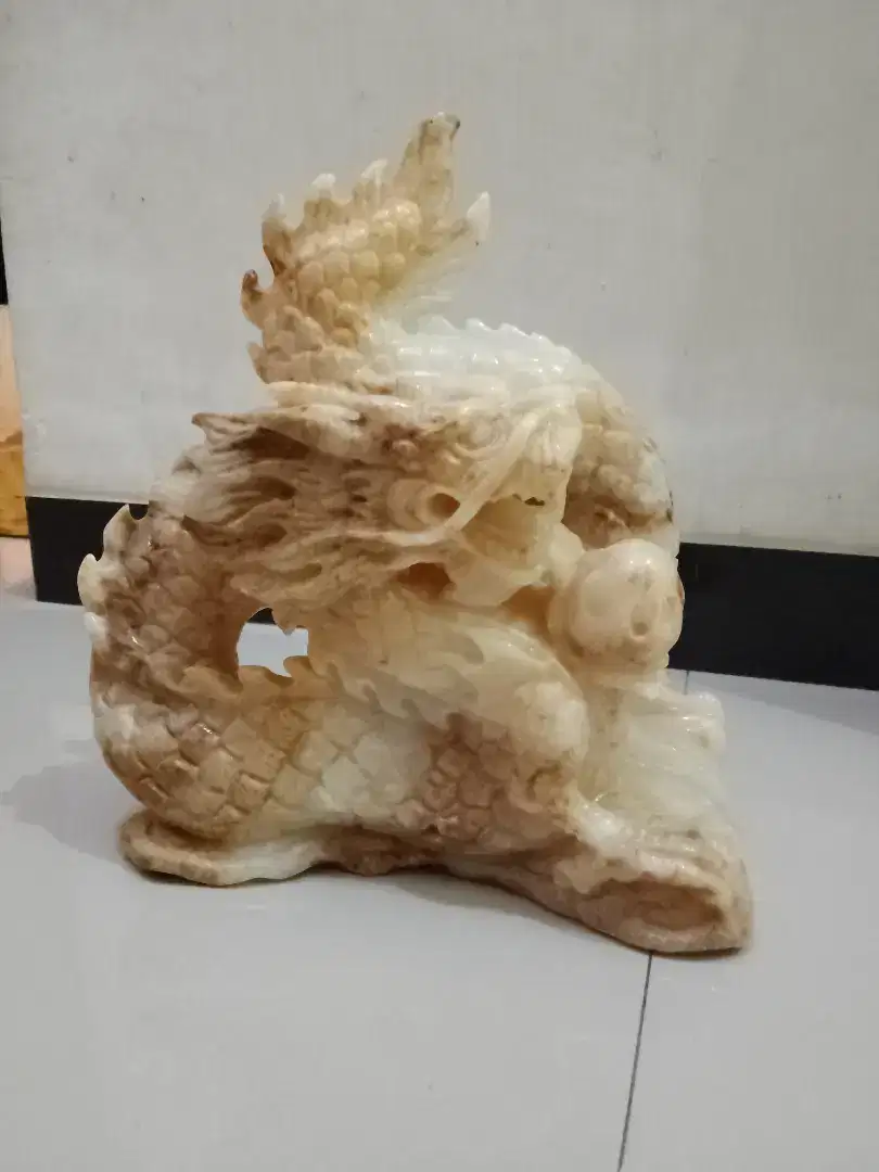 Patung naga batu onik natural
