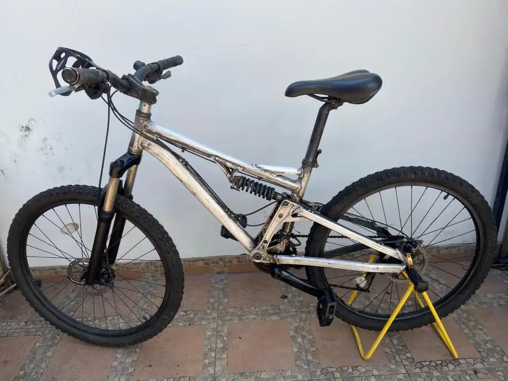 Sepeda MTB Polygon Supreme