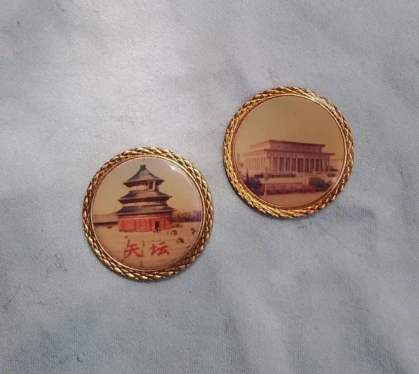 Pin / Bros Negeri Tirai Bambu Original