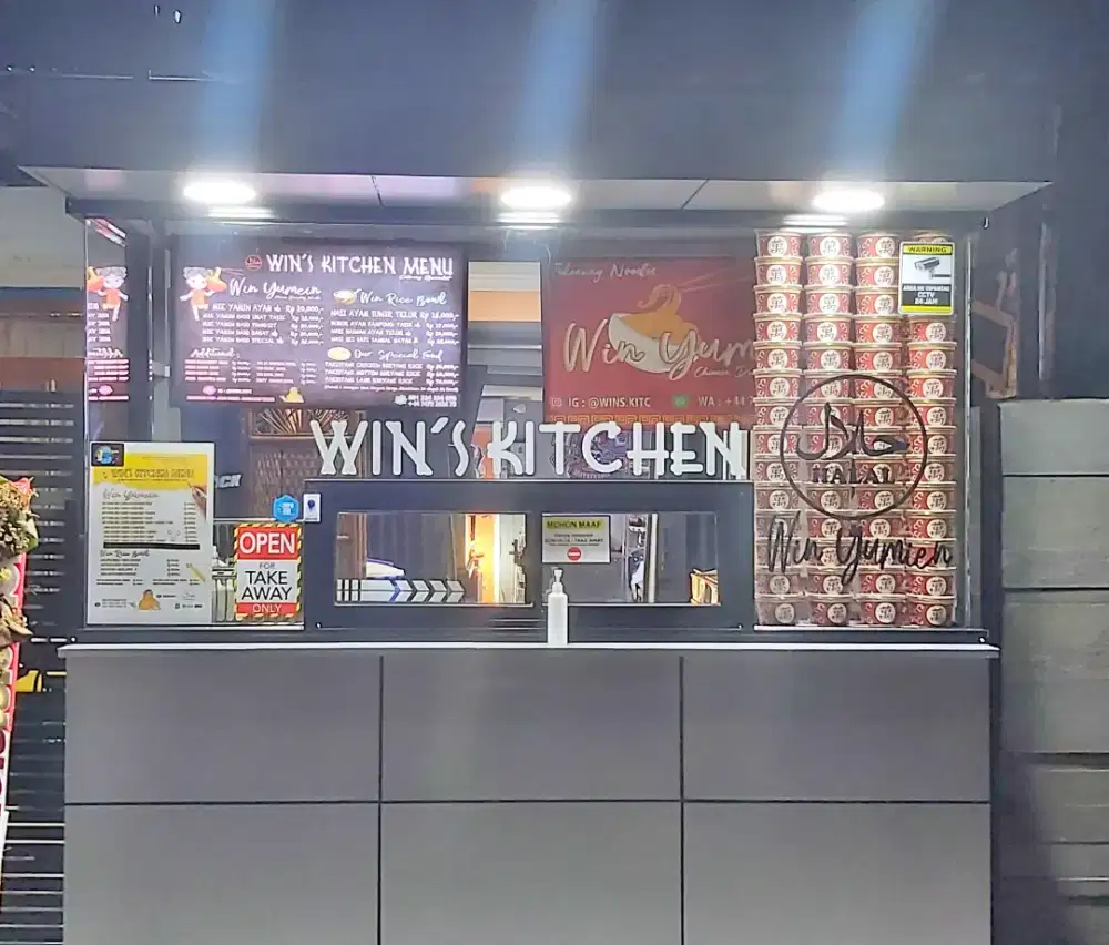 Etalase usaha estetik