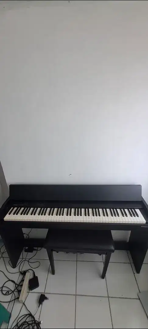 Roland Digital Piano F-140R