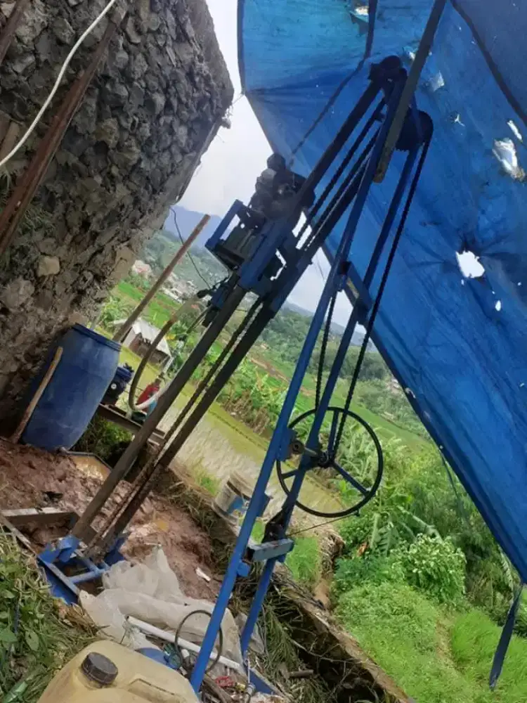 Menerima pembuatan sumur bor dan Service pompa