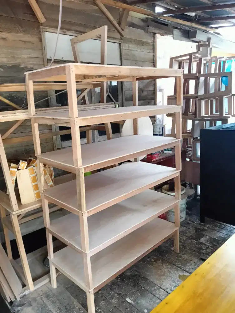 Meja makan resehan ready