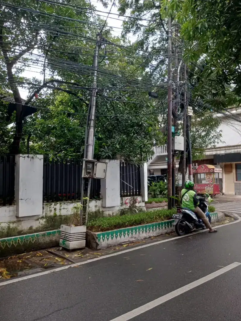 Rumah lama jual di bawah harga pasaran di karet Setiabudi jaksel