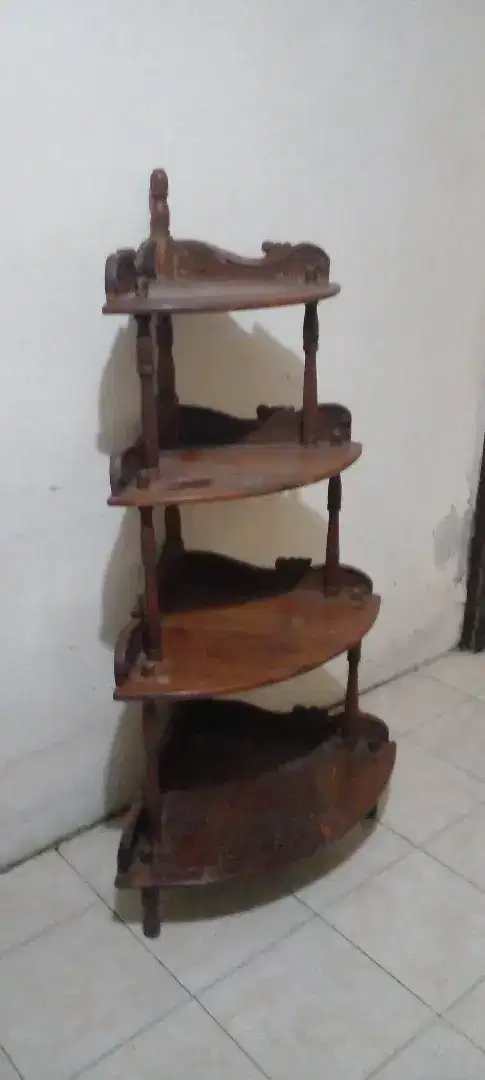 Rak Sudut Kayu Jati