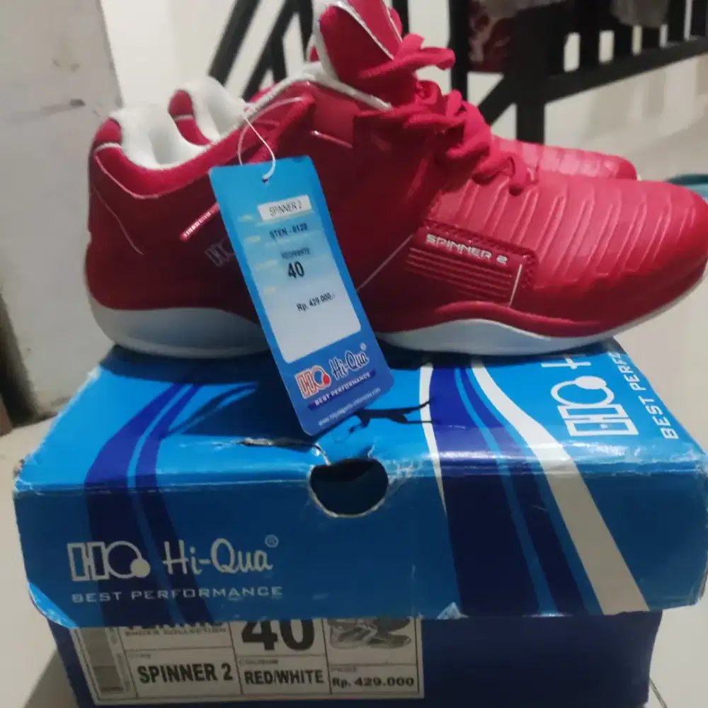 Dijual Sepatu Olah raga Merk Hi-Qua Size 40 Original