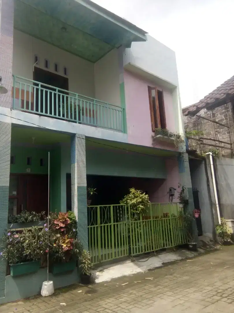 Dijual Rumah 2 Lantai Siap Huni!