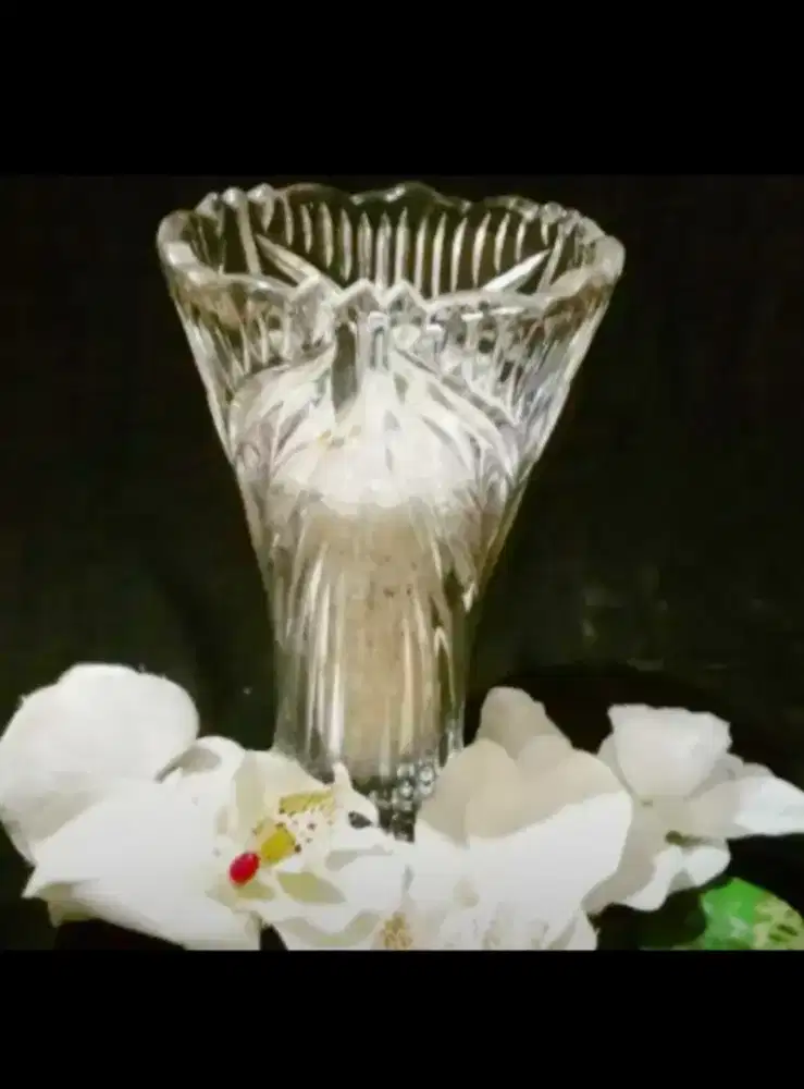 Vas Bunga kaca yang anggun (Jepang)