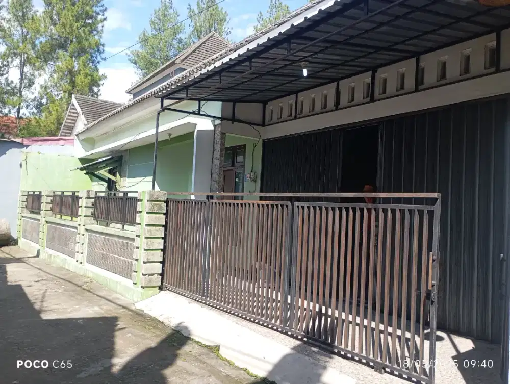Dikontrakan Rumah di Yogyakarta, Murah, Dipasangin AC, Garasi 2 mobil
