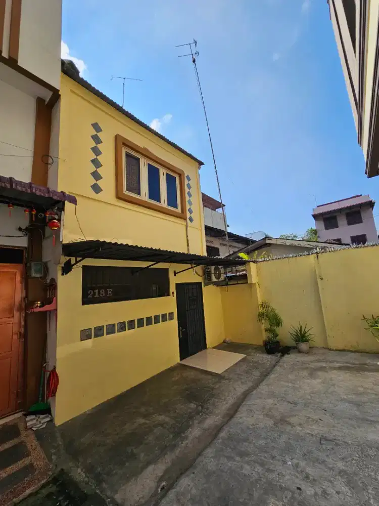 Dijual Murah rumah 2 lantai siap huni (semi permanen)
