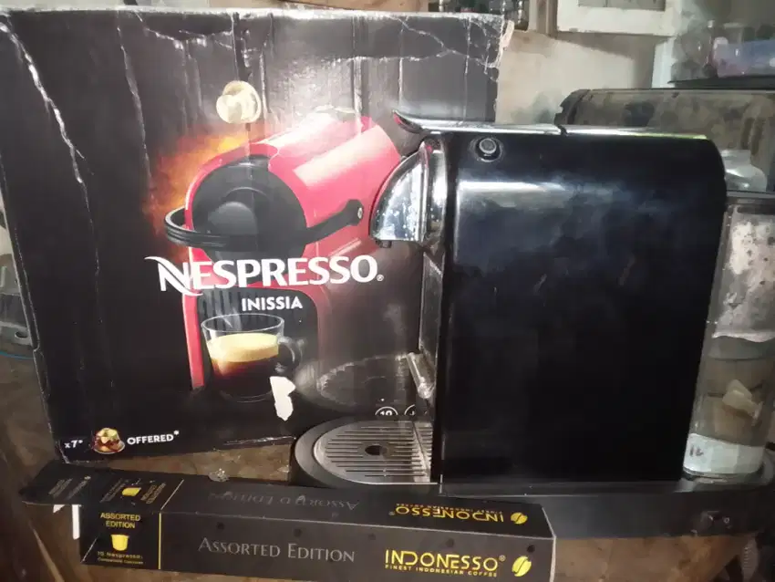 Alat bikin kopi langsung jadi merek nespresso inissia