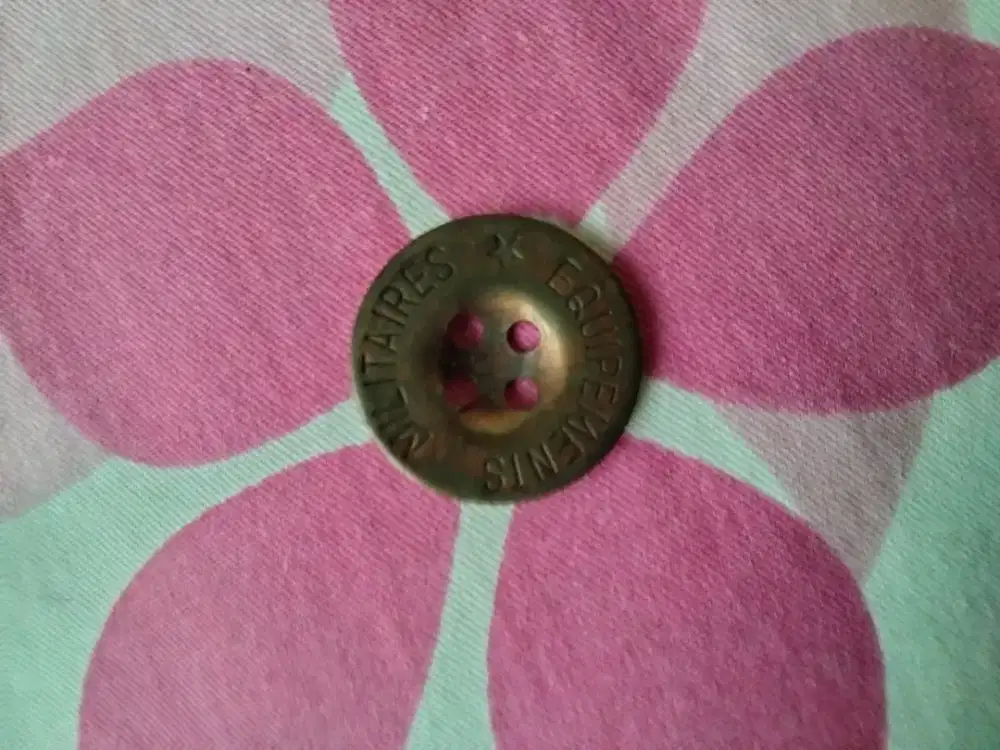 Kancing MiLiTAiRES EQUiPEMENT