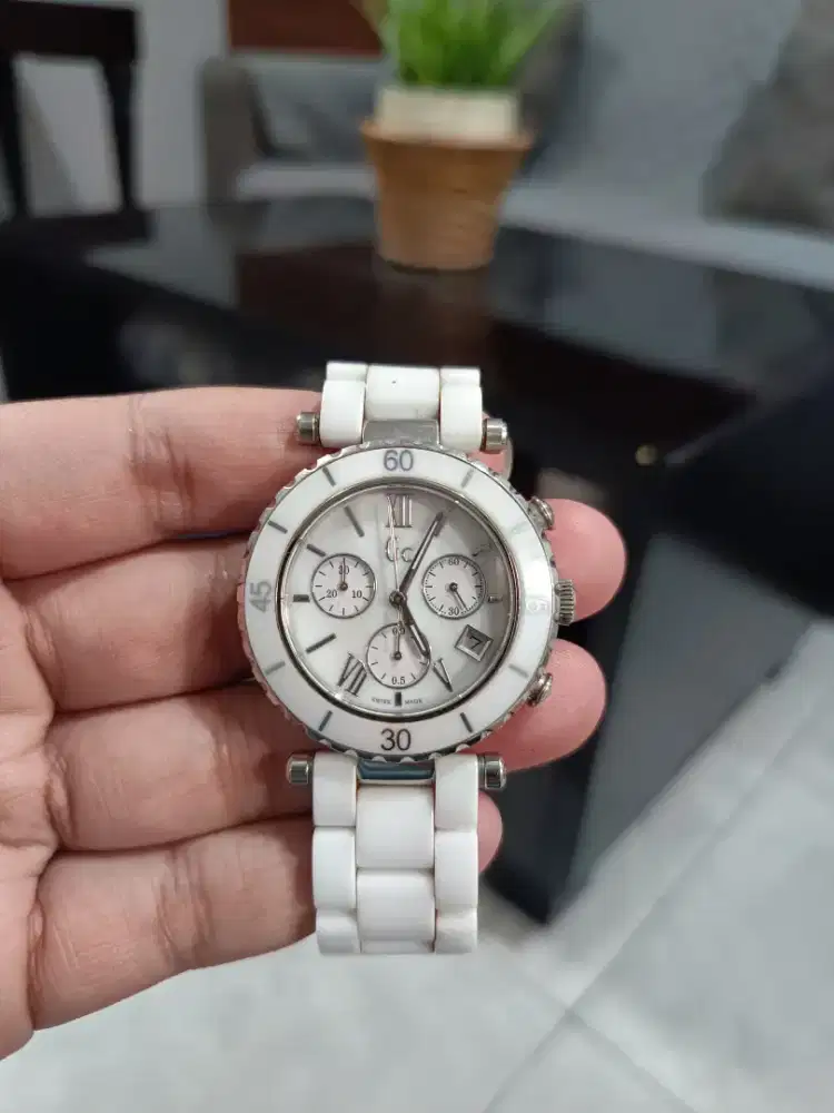 Jam Tangan Guess GC Ceramic White Diver Chic kondisi normal