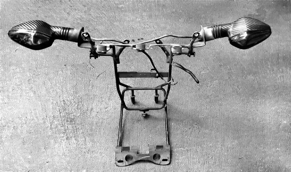 Pangkon breket batok lampu depan megapro mono