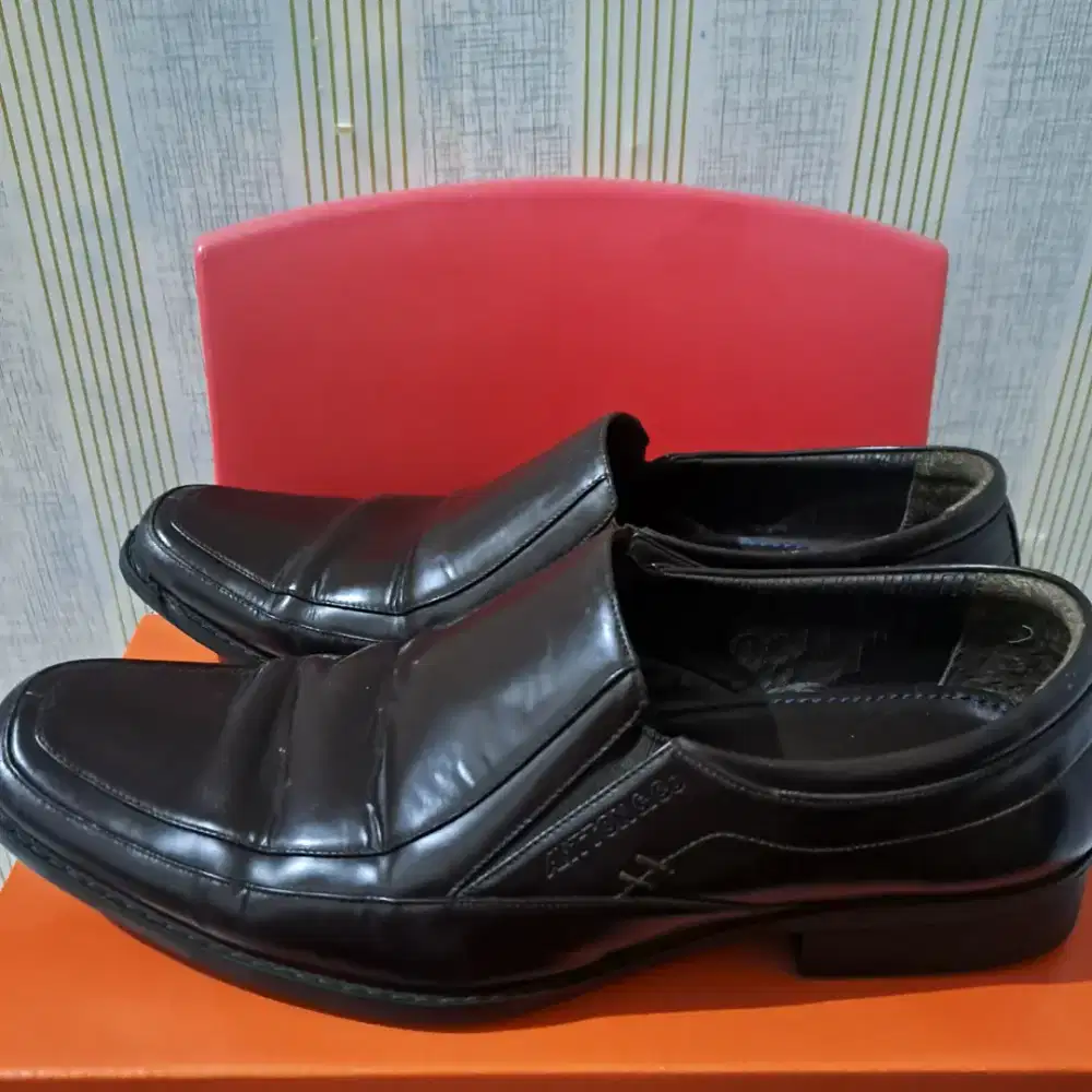 Sepatu Formal Pria warna darkbrown brand ANTTON&CO