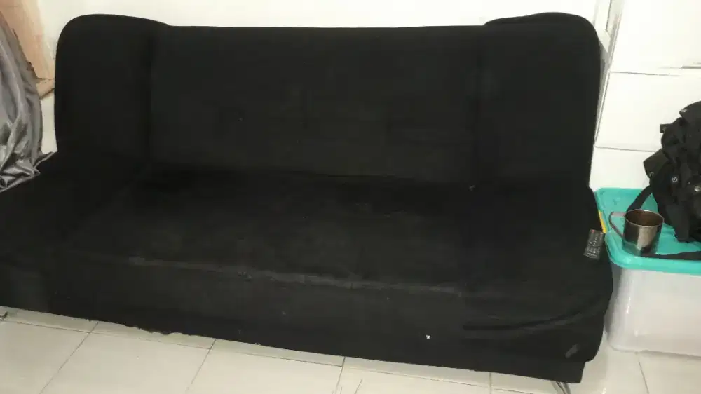 Sofabed warna hitam