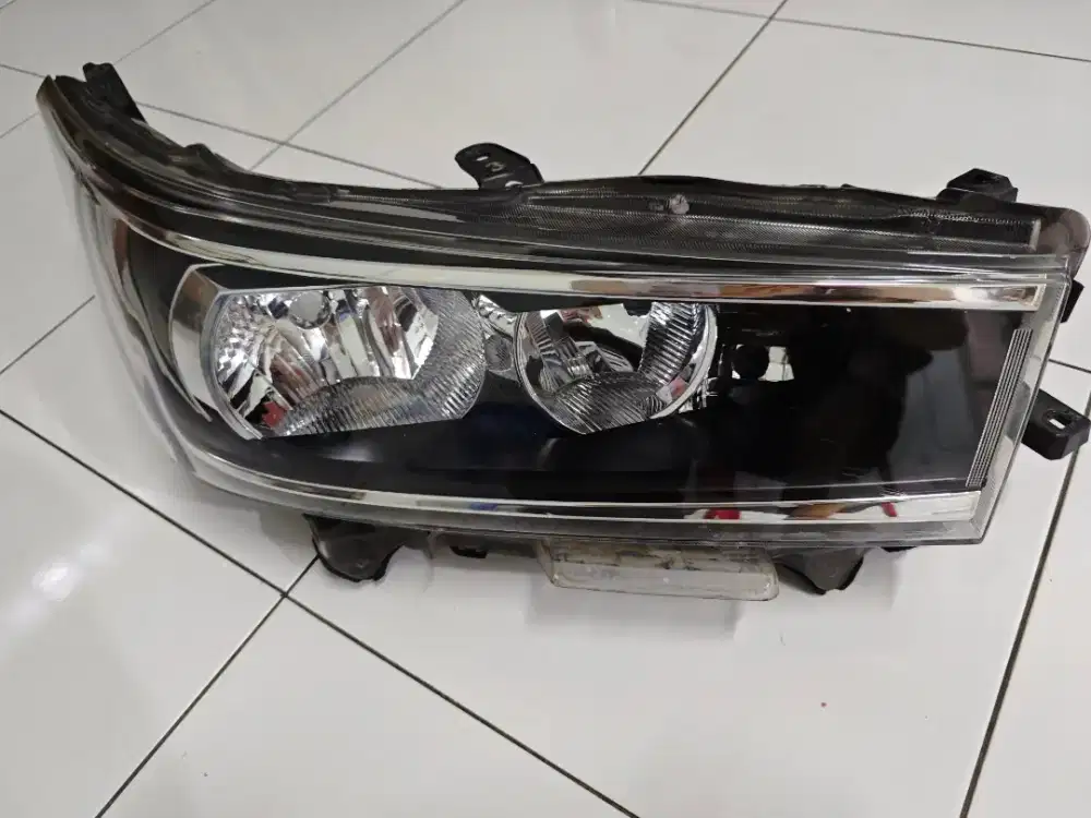 Headlamp / lampu besar innova reborn type G 2021 (kanan)