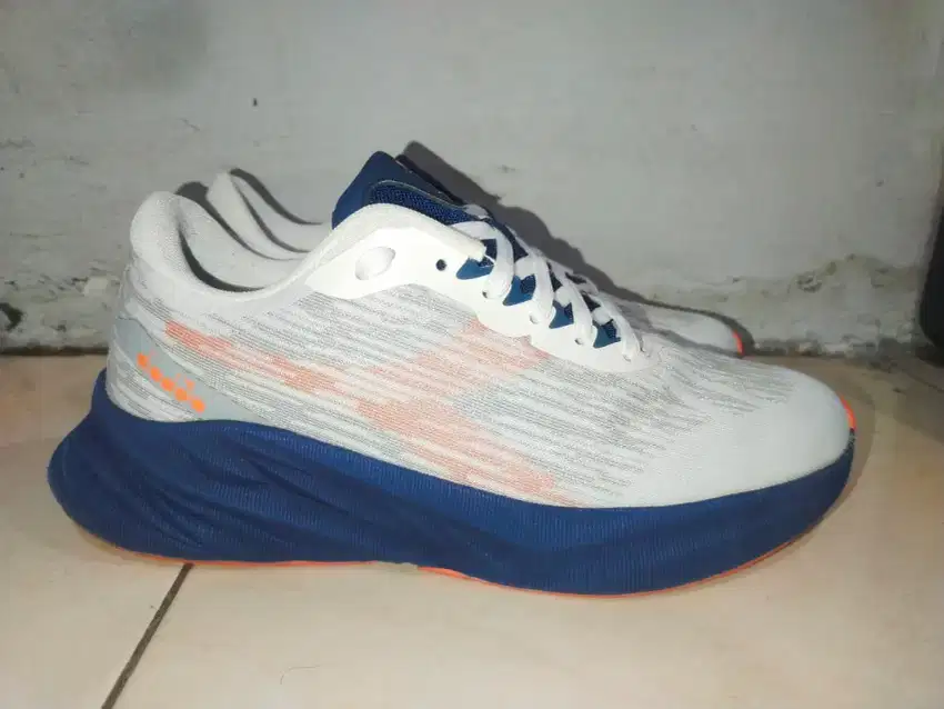 Sepatu Running Diadora size 43