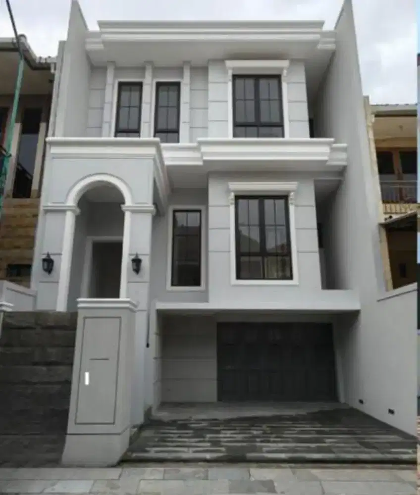 Dijual rumah American Modern New Gress Graha Family dekat Supermall