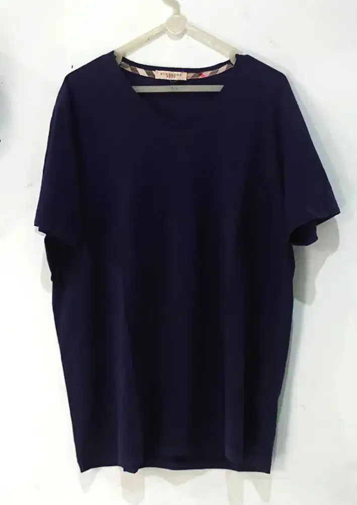 Kaos BURBERRY V Neck