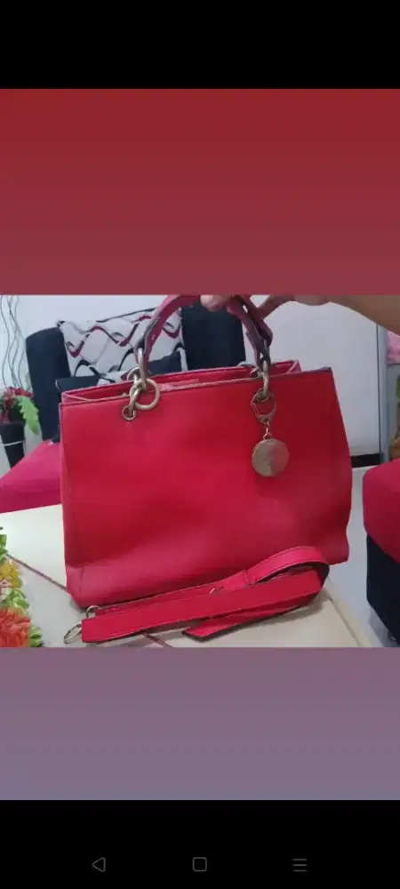Tas MK preloved . Kondisi Masi bagus . No minus