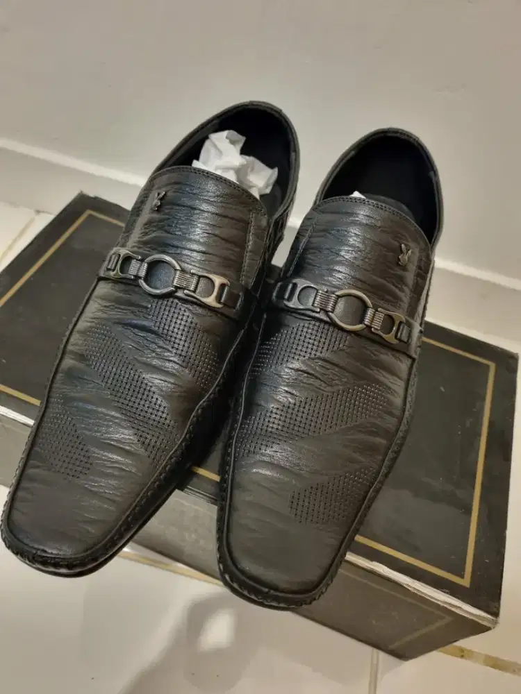 Sepatu Kulit Pria Warna Hitam, Like New, Original Playboy