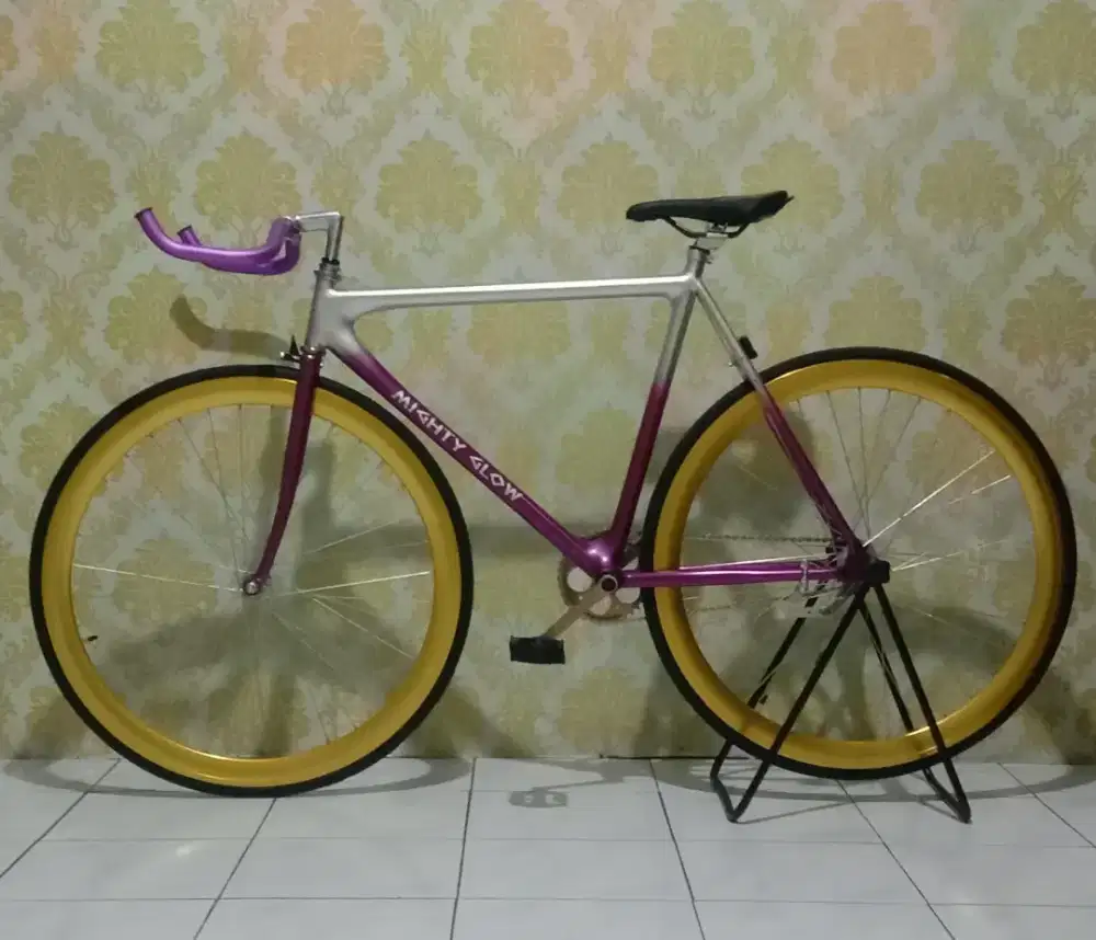 Sepeda fixie Mighty Glow