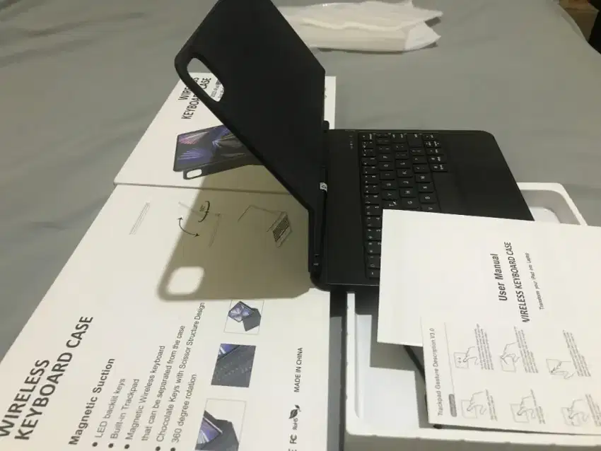 WIRELESS KEYBOARD CASE FOR IPAD 11 PRO