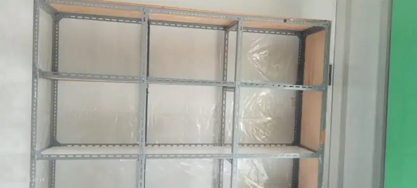 Rak Besi Kokoh Untuk Usaha