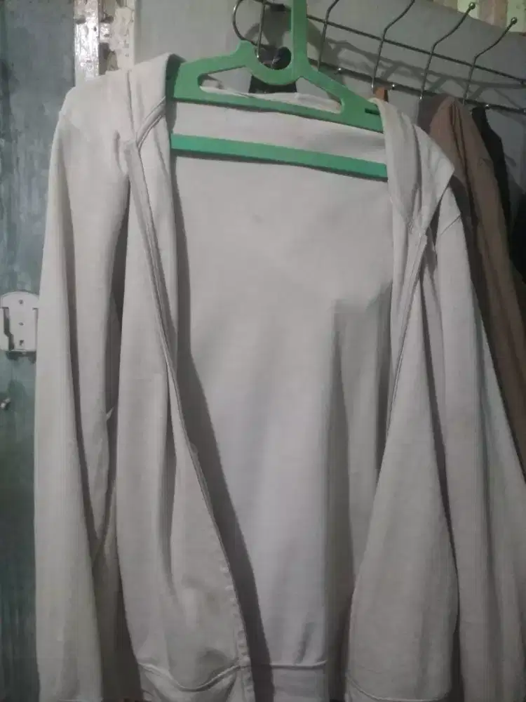 Sweater UNIQLO putih all size