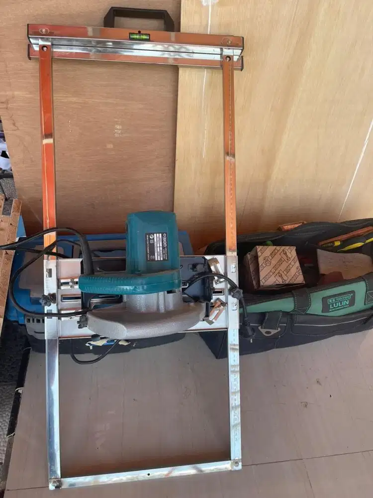 Mesin pemotong kayu/Tripleks/Sircular saw dan track saw