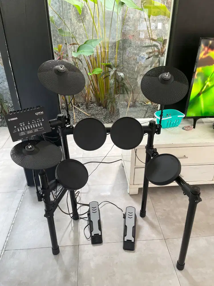 Yamaha electronic drum DTX402K dan ampli