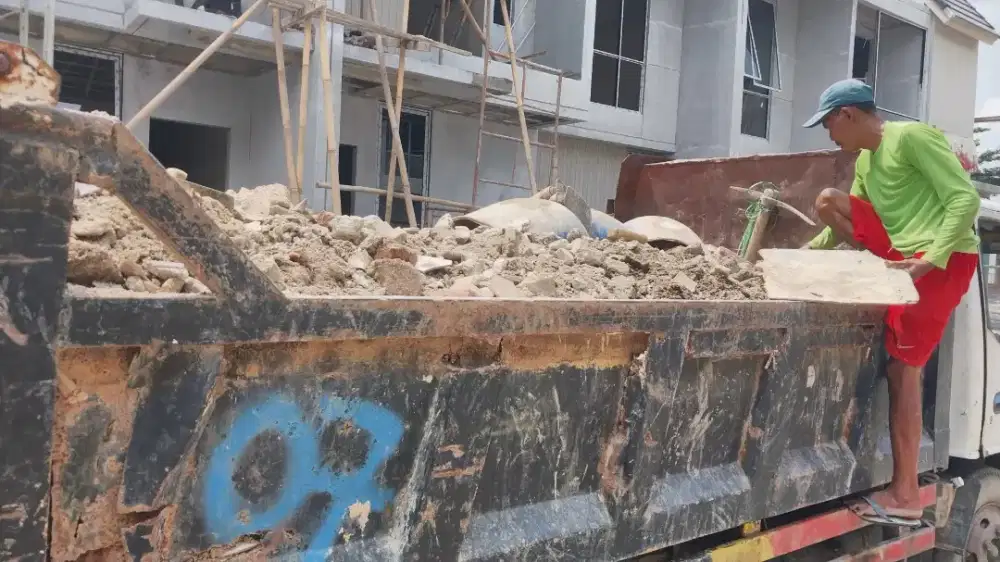 Urugan puing bangunan