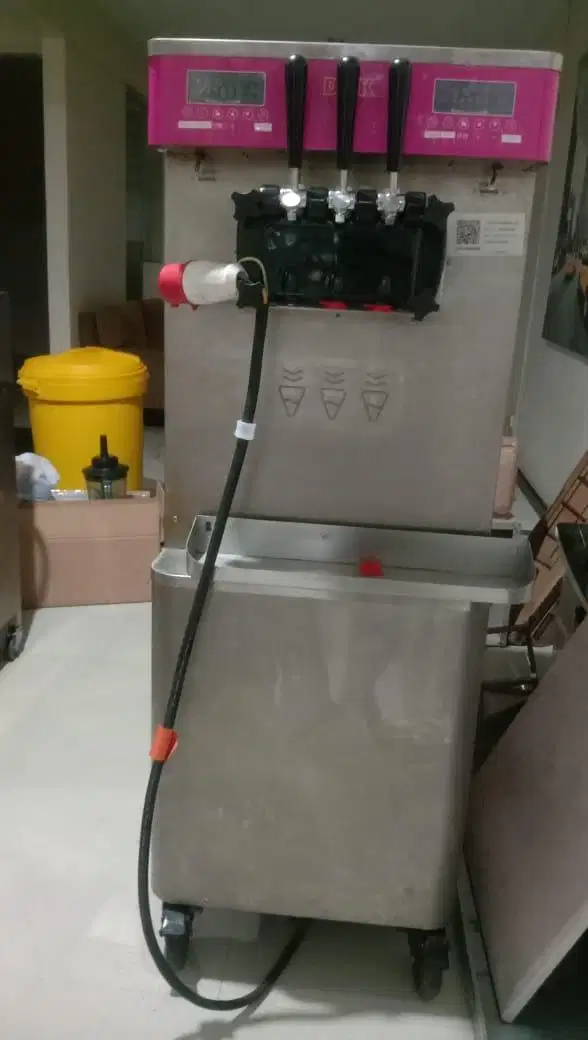 Jual mesin es krim bekas kafe sendiri