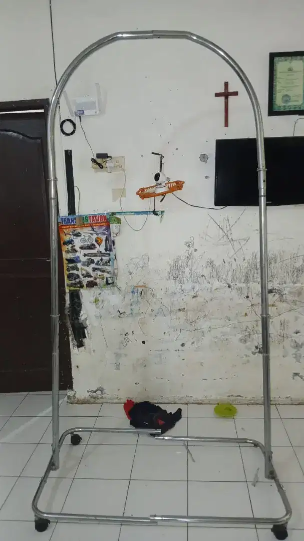Gendongan besi bayi