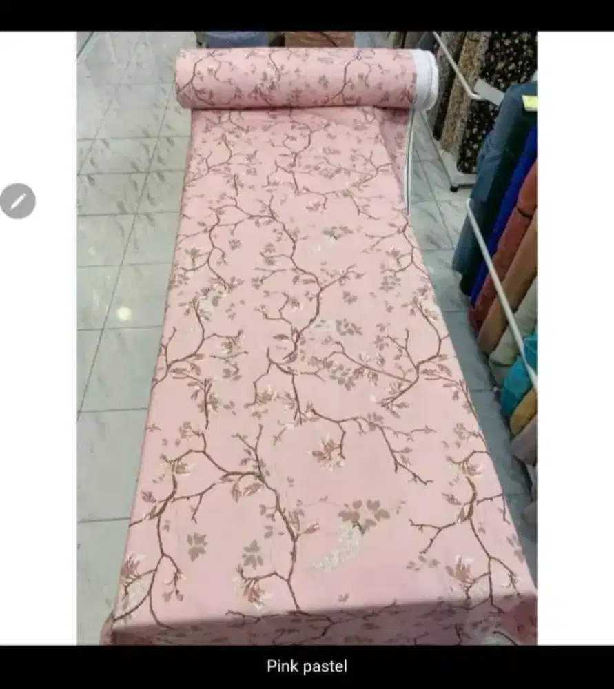 Kain Woolpeach Motif Bunga Merambat