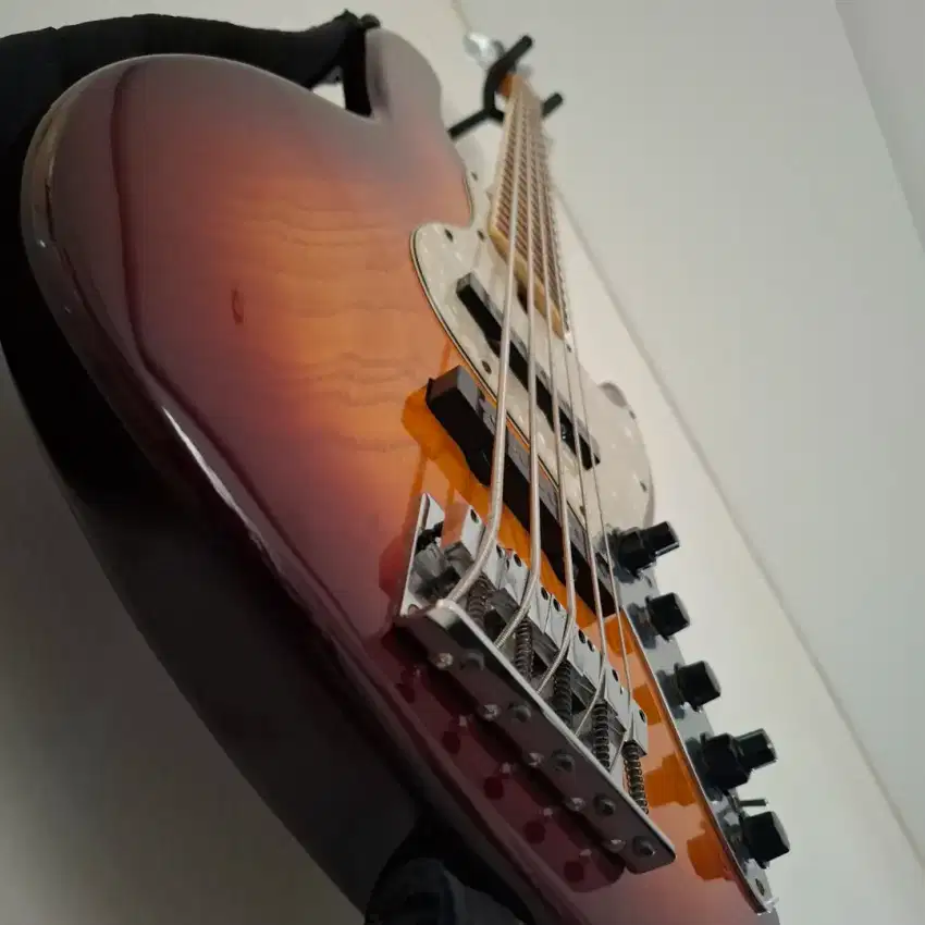 BASS SIRE V7 5 STRINGS NOT FENDER YAMAHA