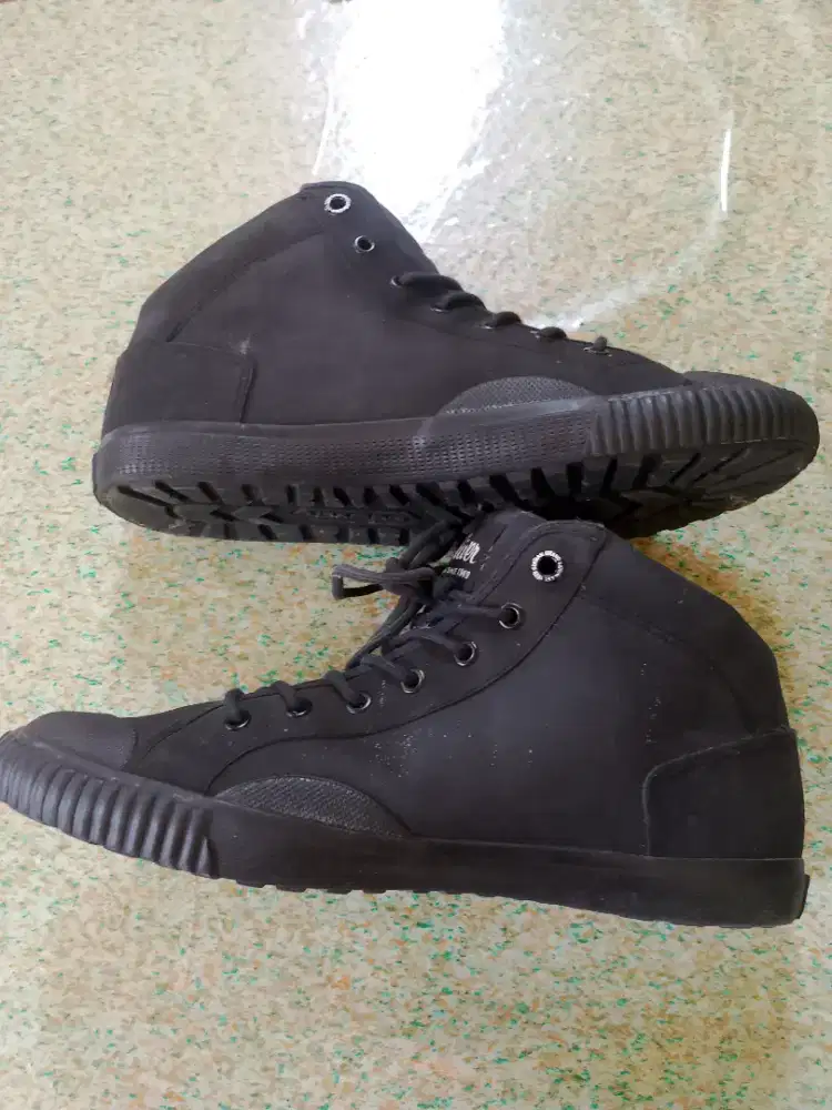 S.OLIVER SIZE 45 LIKE NEW made in german