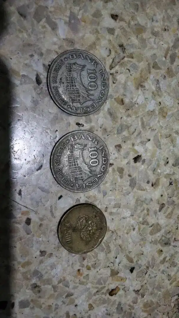 Uang kuno 100 rupiah wayang